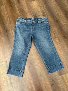Apt. 9 Medium Blue Denim Cropped Jeans with Cuffed Hem